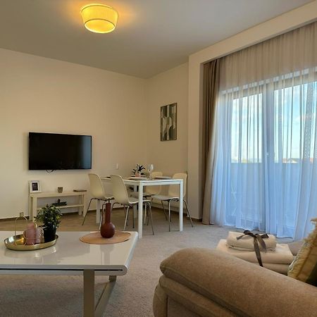Luxury Glam Apartments & Studios Near Coresi Mall บราชอฟ ภายนอก รูปภาพ