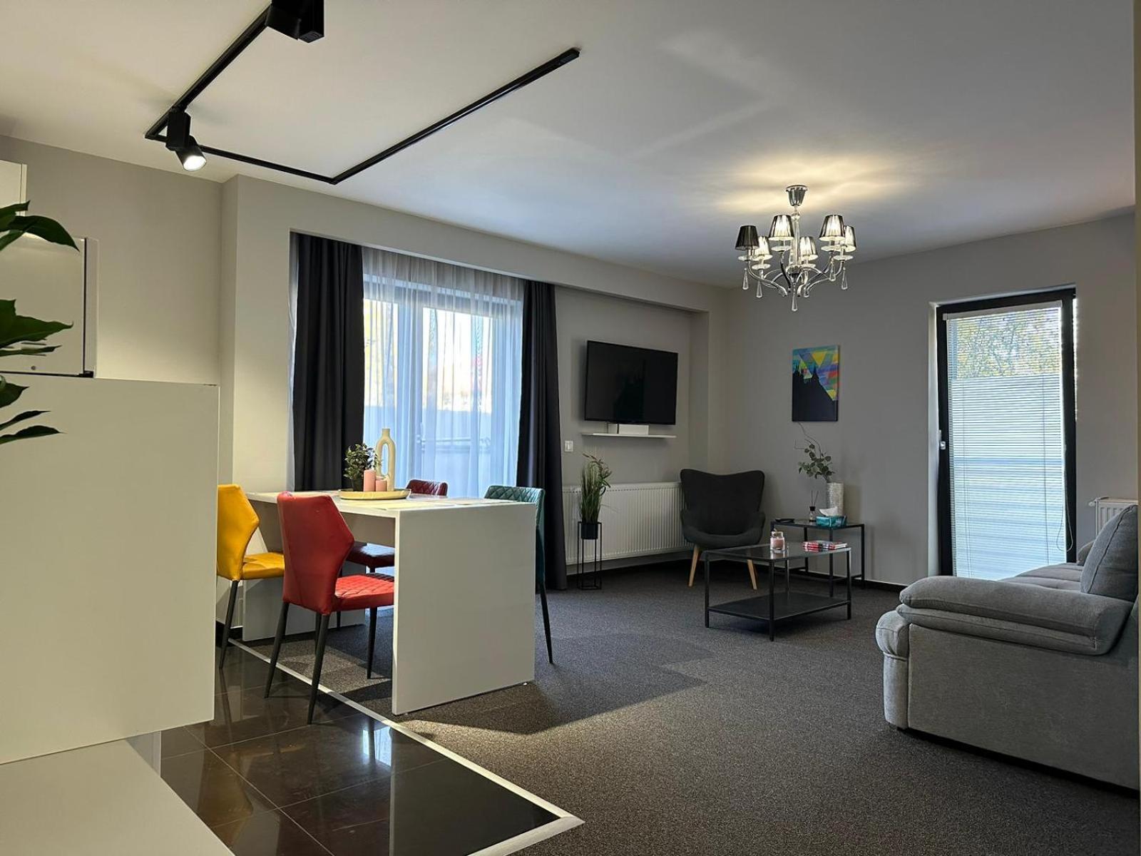 Luxury Glam Apartments & Studios Near Coresi Mall บราชอฟ ภายนอก รูปภาพ
