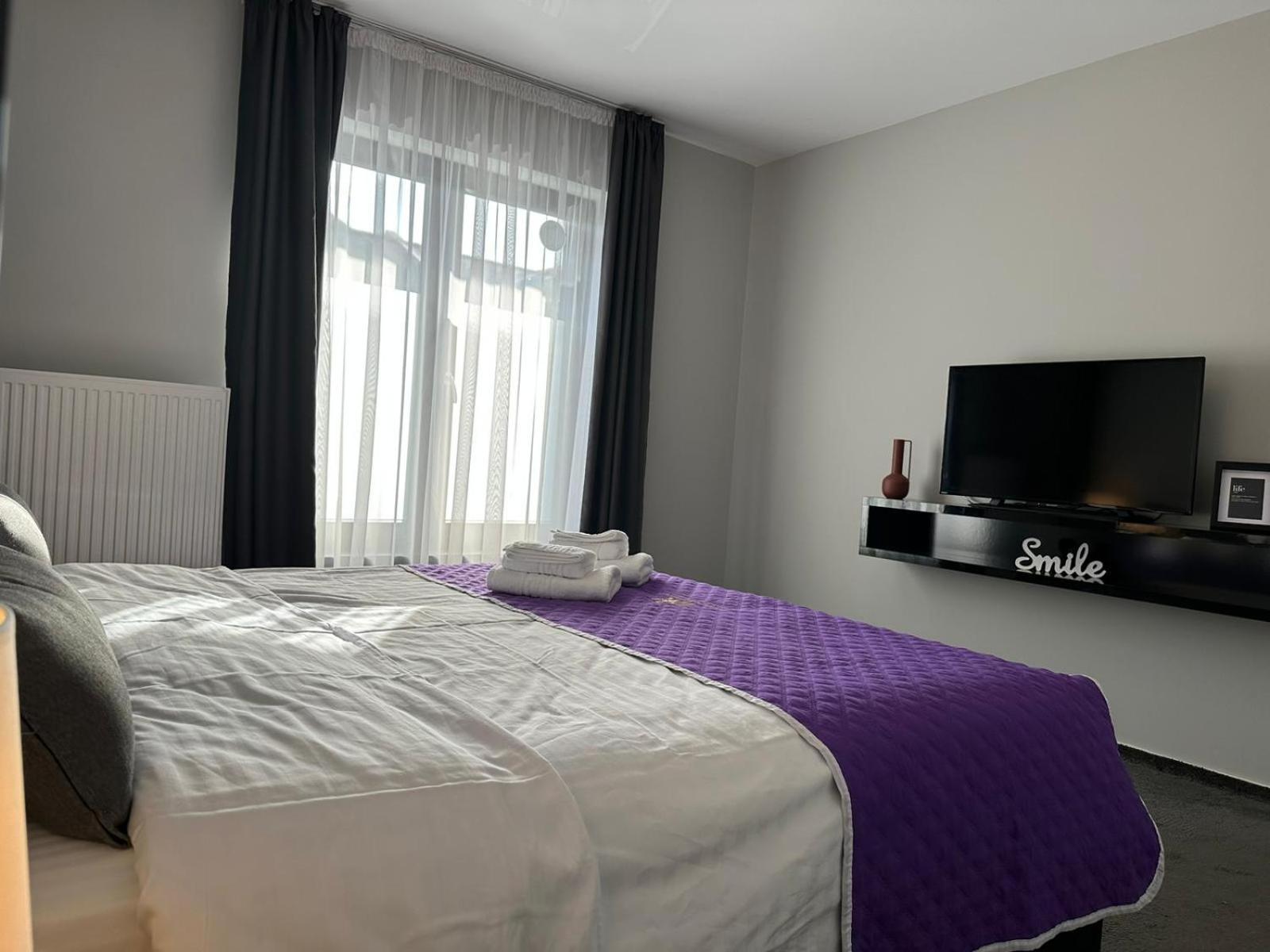 Luxury Glam Apartments & Studios Near Coresi Mall บราชอฟ ภายนอก รูปภาพ