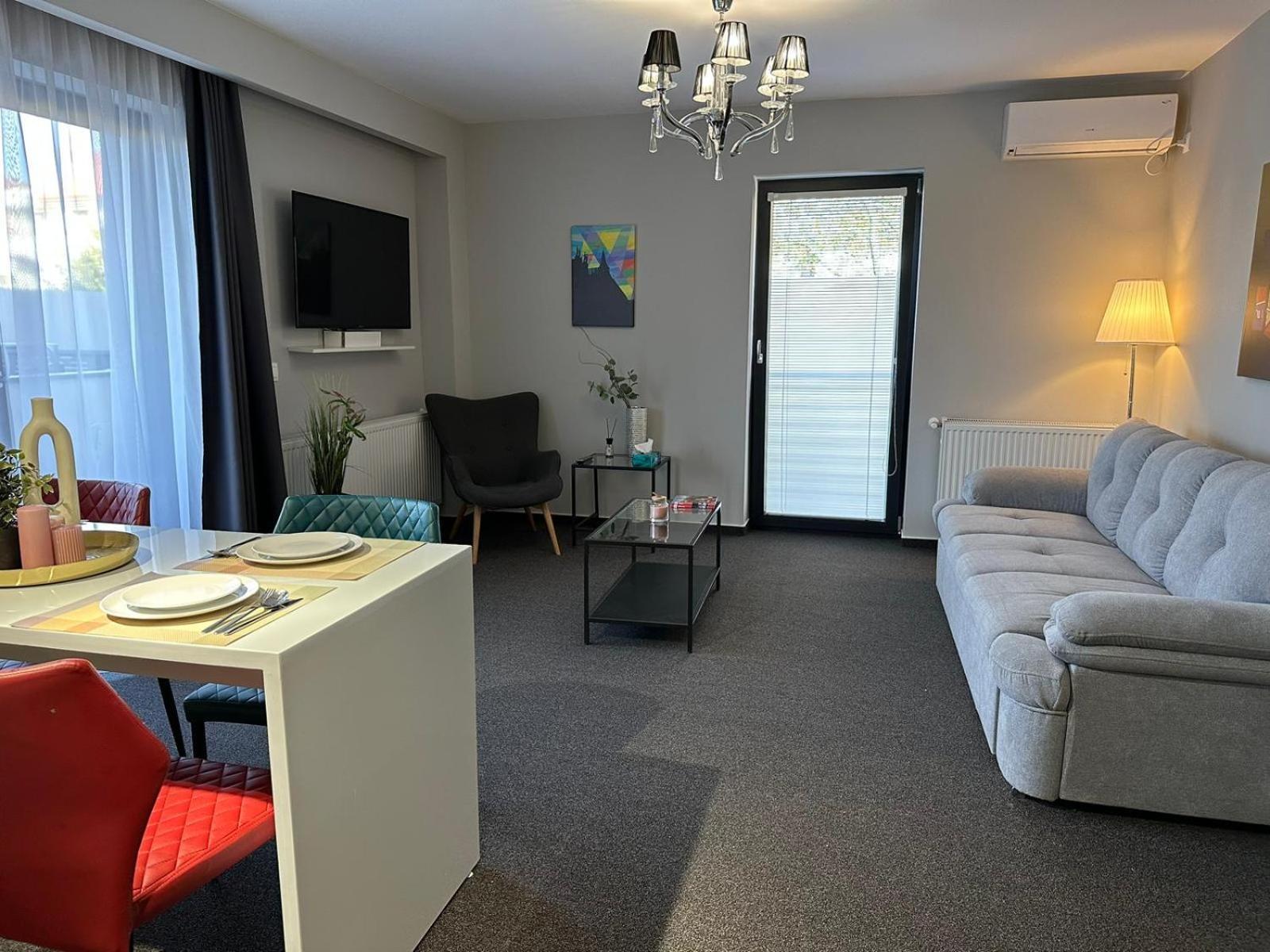 Luxury Glam Apartments & Studios Near Coresi Mall บราชอฟ ภายนอก รูปภาพ
