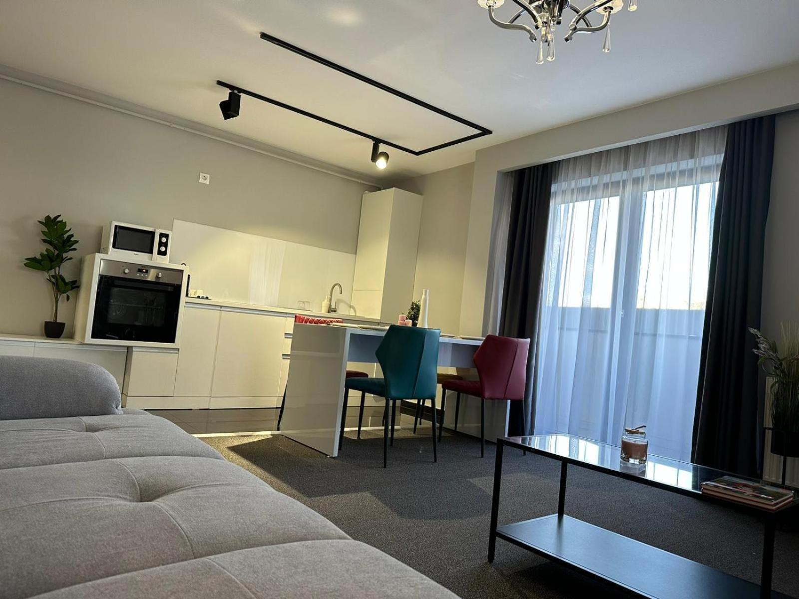 Luxury Glam Apartments & Studios Near Coresi Mall บราชอฟ ภายนอก รูปภาพ