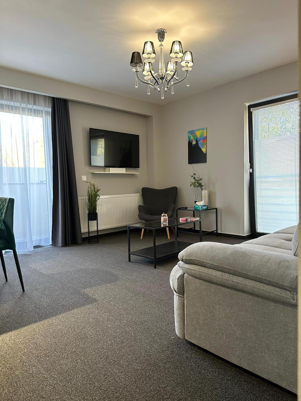Luxury Glam Apartments & Studios Near Coresi Mall บราชอฟ ภายนอก รูปภาพ
