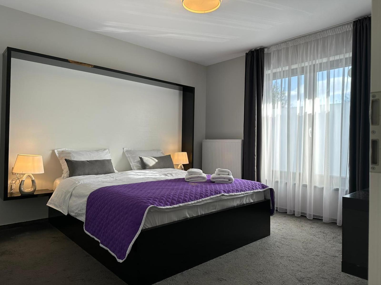 Luxury Glam Apartments & Studios Near Coresi Mall บราชอฟ ภายนอก รูปภาพ