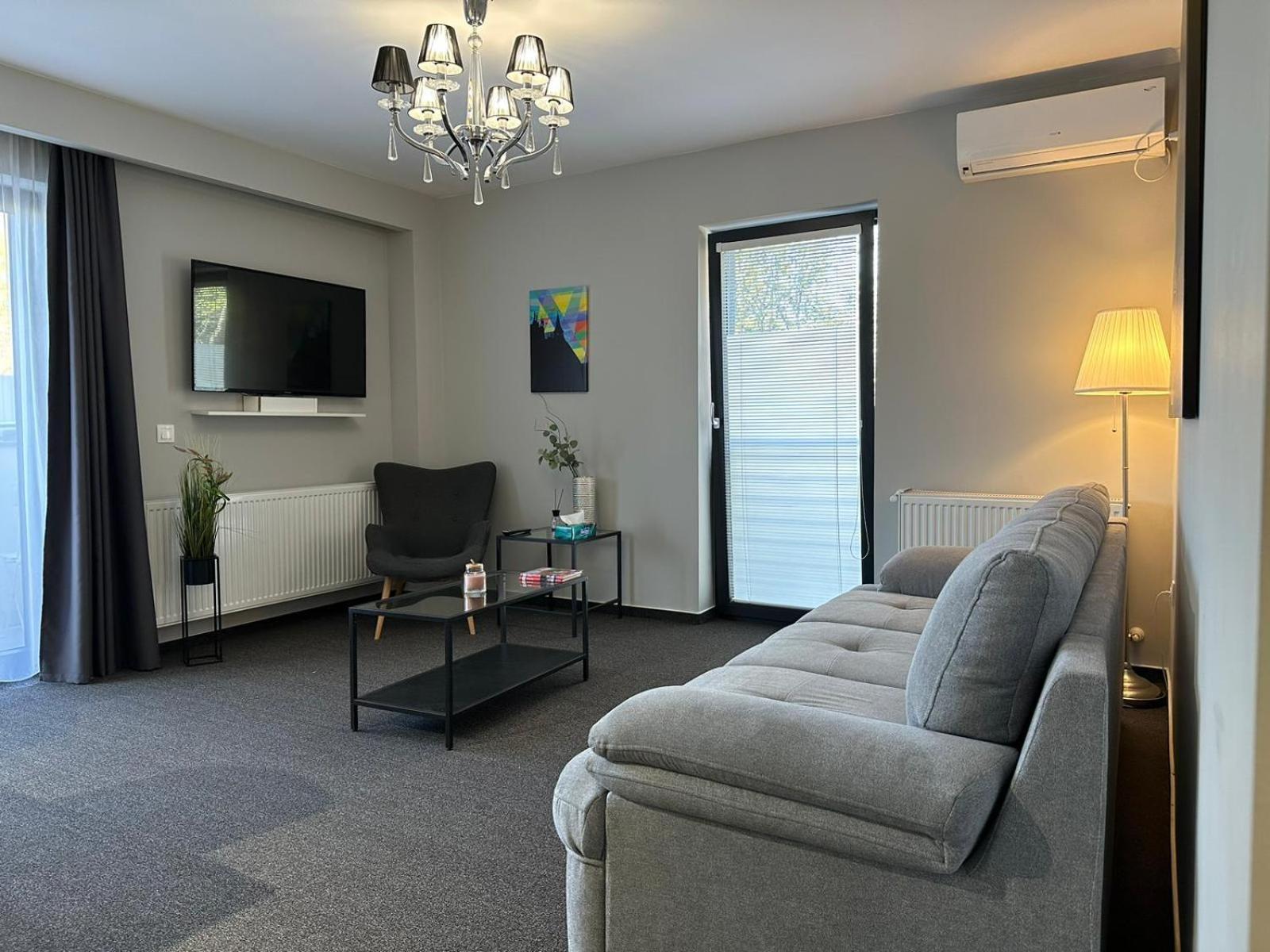 Luxury Glam Apartments & Studios Near Coresi Mall บราชอฟ ภายนอก รูปภาพ