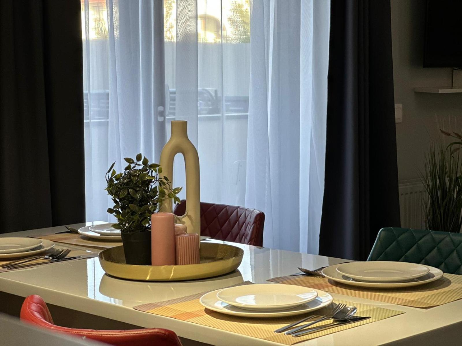 Luxury Glam Apartments & Studios Near Coresi Mall บราชอฟ ภายนอก รูปภาพ