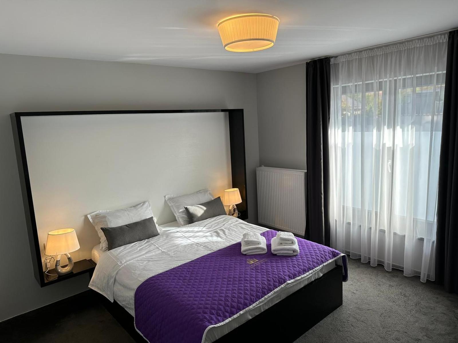 Luxury Glam Apartments & Studios Near Coresi Mall บราชอฟ ภายนอก รูปภาพ