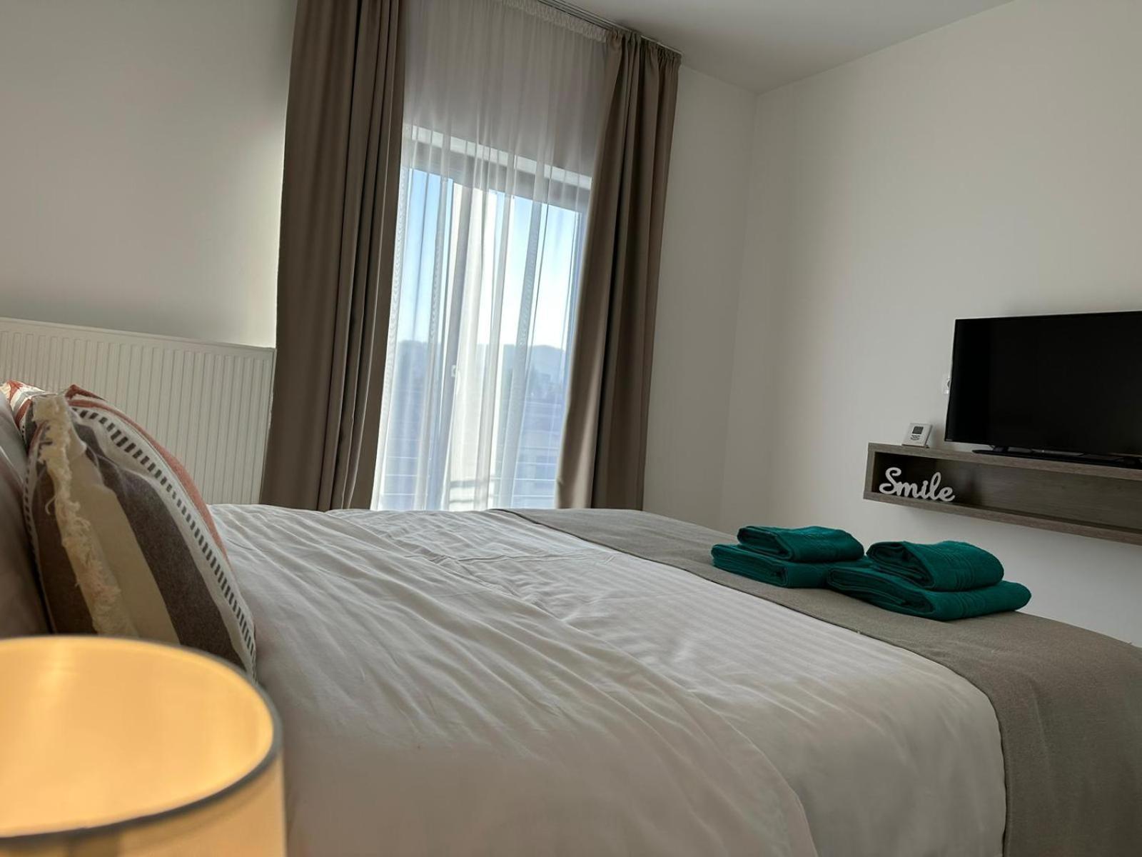 Luxury Glam Apartments & Studios Near Coresi Mall บราชอฟ ภายนอก รูปภาพ