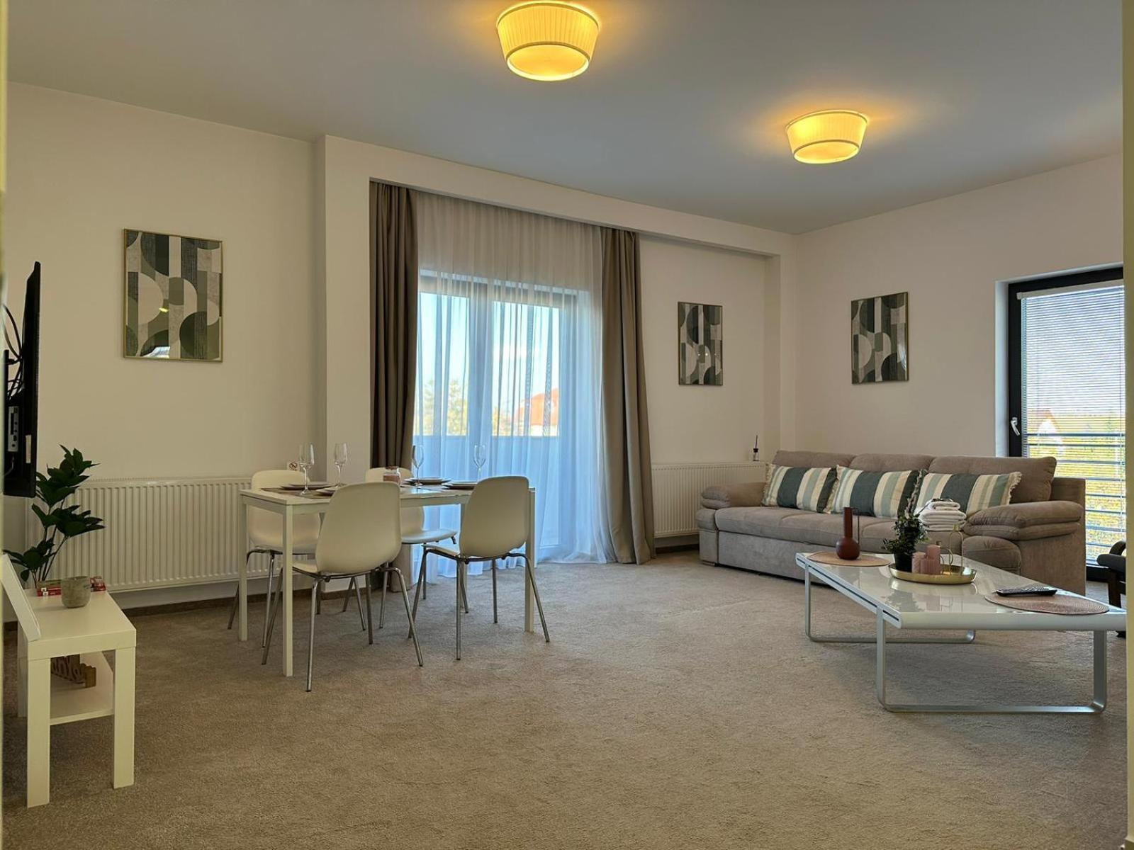 Luxury Glam Apartments & Studios Near Coresi Mall บราชอฟ ภายนอก รูปภาพ