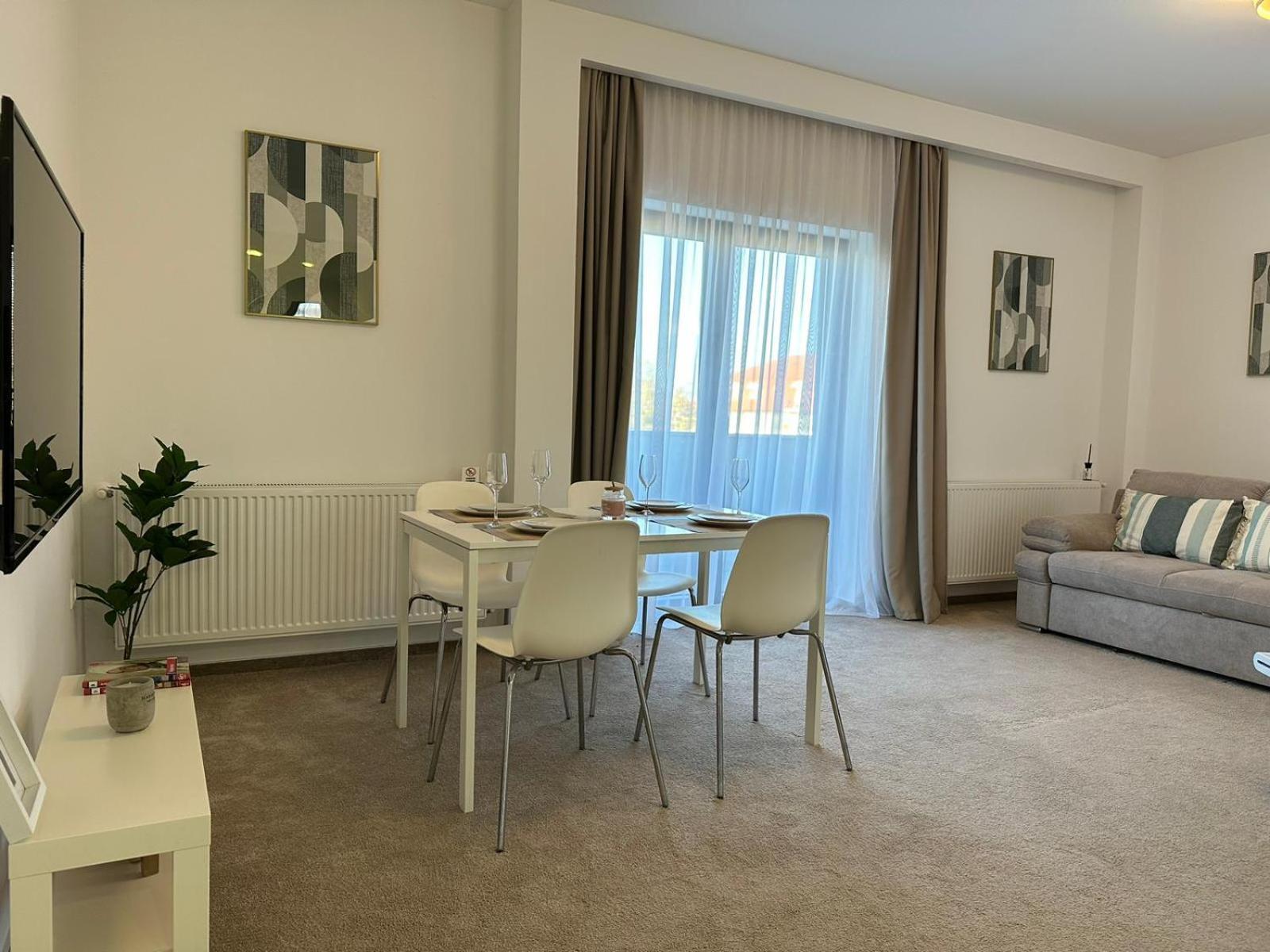 Luxury Glam Apartments & Studios Near Coresi Mall บราชอฟ ภายนอก รูปภาพ