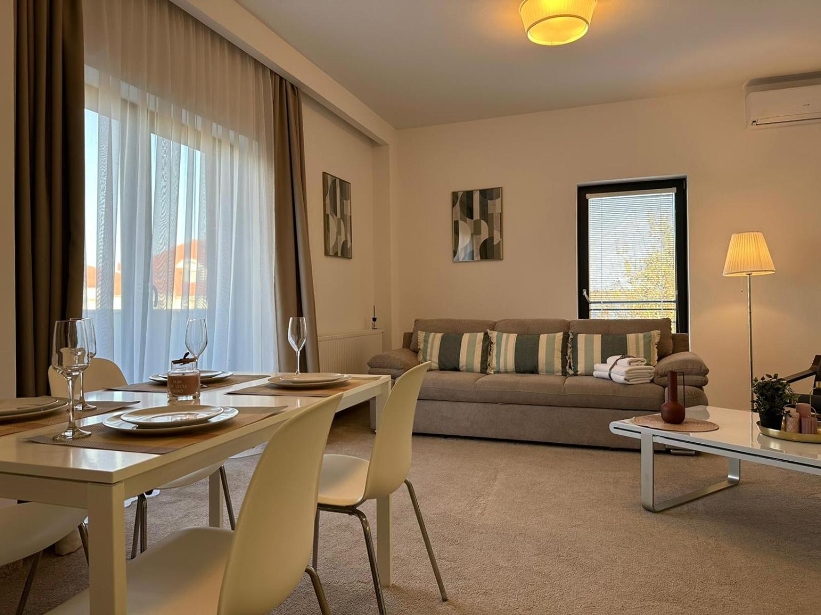 Luxury Glam Apartments & Studios Near Coresi Mall บราชอฟ ภายนอก รูปภาพ