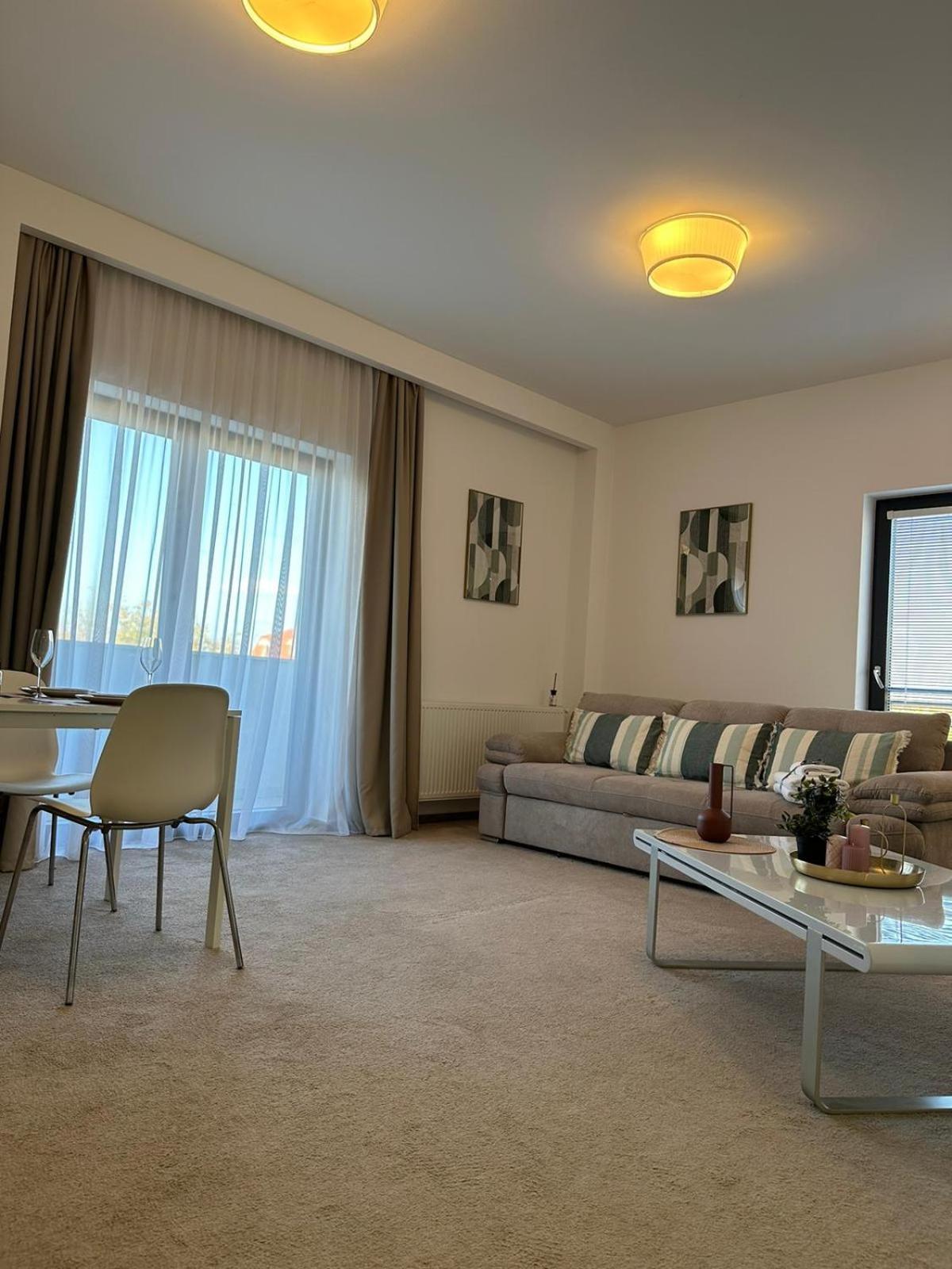 Luxury Glam Apartments & Studios Near Coresi Mall บราชอฟ ภายนอก รูปภาพ