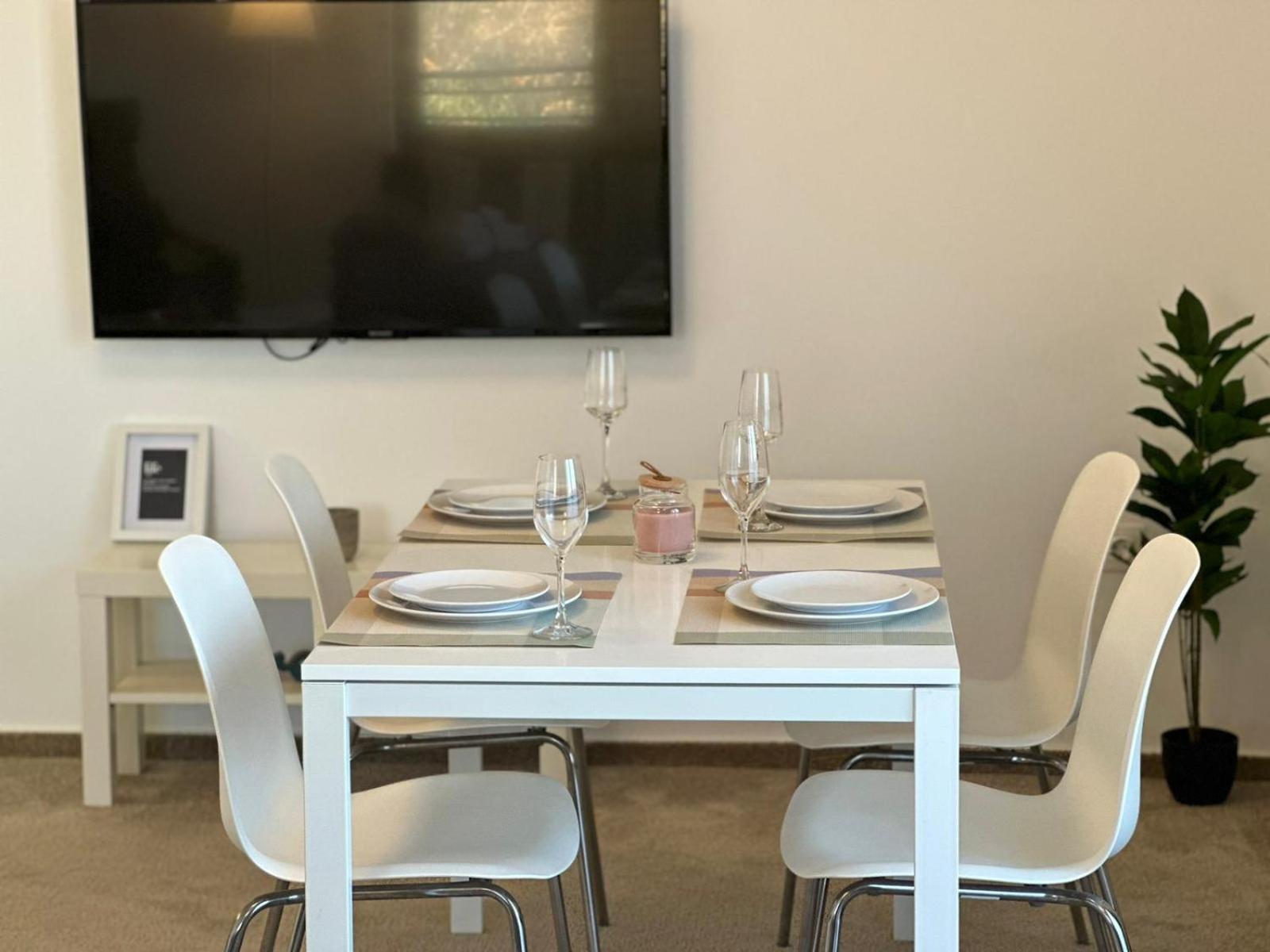 Luxury Glam Apartments & Studios Near Coresi Mall บราชอฟ ภายนอก รูปภาพ