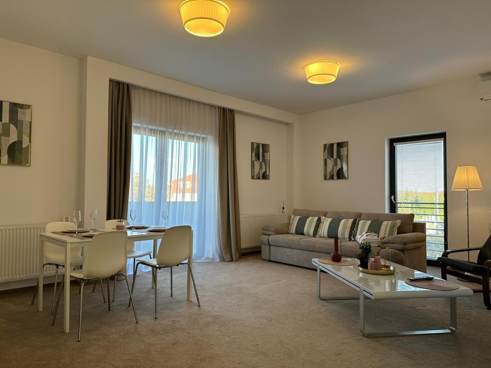 Luxury Glam Apartments & Studios Near Coresi Mall บราชอฟ ภายนอก รูปภาพ