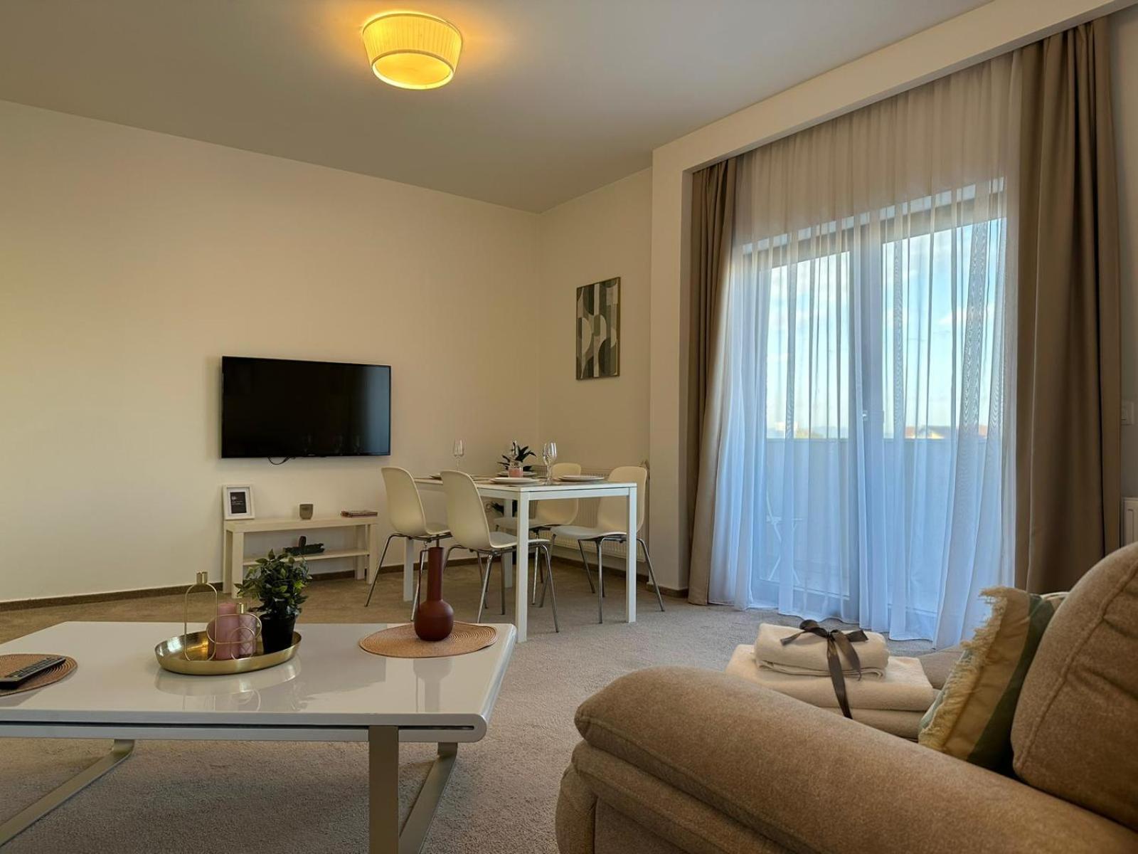 Luxury Glam Apartments & Studios Near Coresi Mall บราชอฟ ภายนอก รูปภาพ