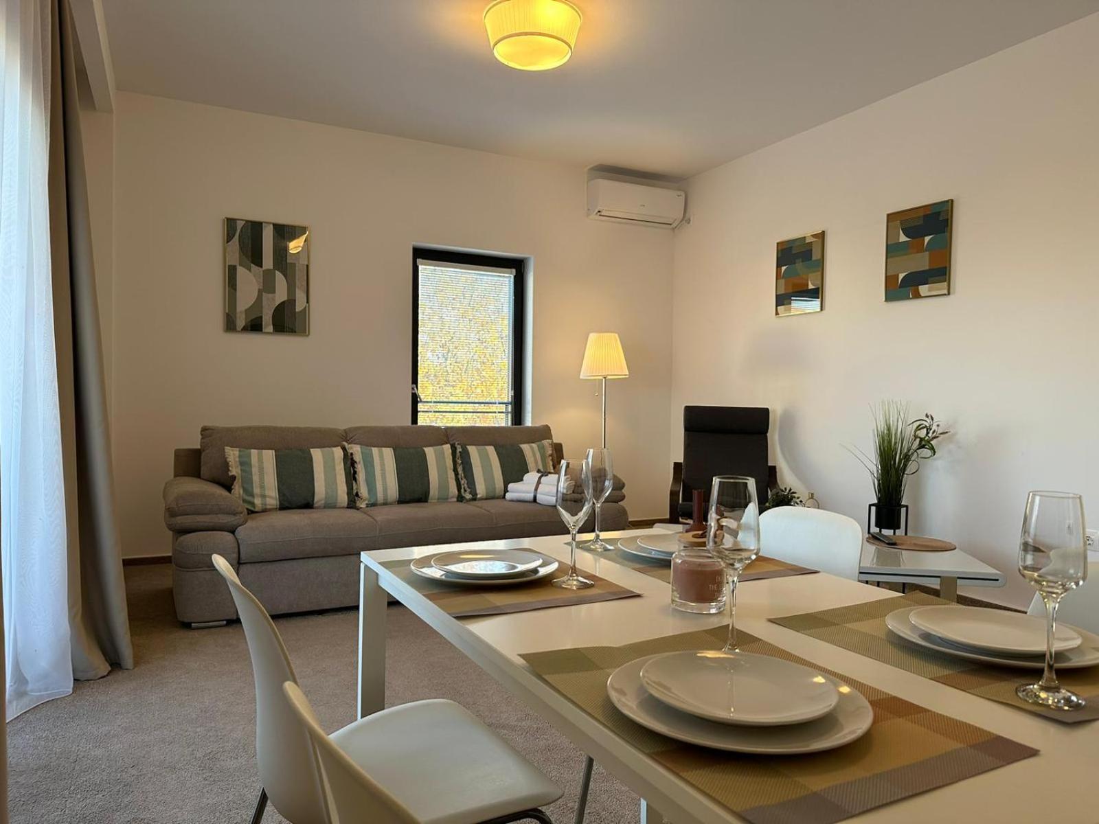 Luxury Glam Apartments & Studios Near Coresi Mall บราชอฟ ภายนอก รูปภาพ