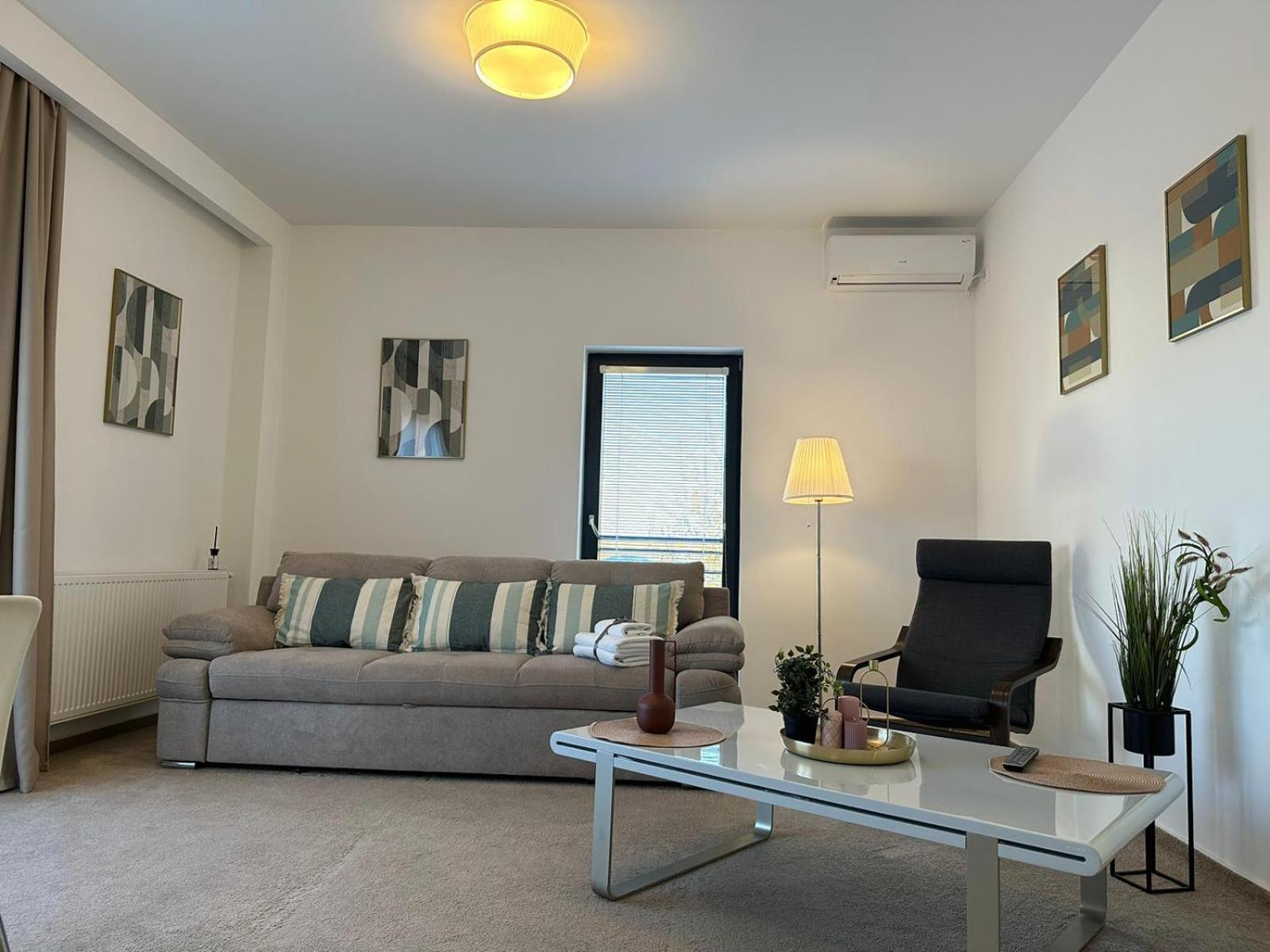 Luxury Glam Apartments & Studios Near Coresi Mall บราชอฟ ภายนอก รูปภาพ