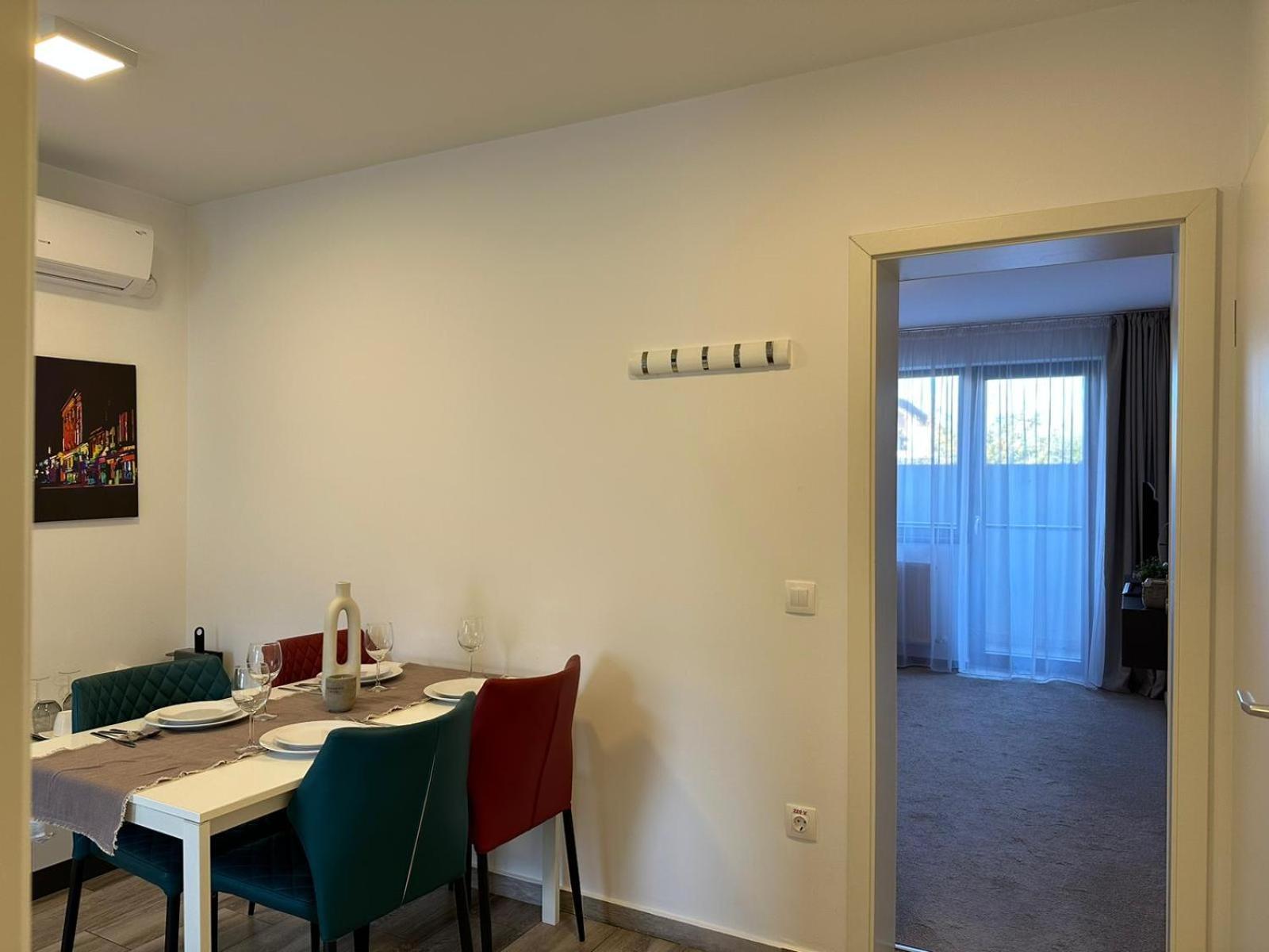 Luxury Glam Apartments & Studios Near Coresi Mall บราชอฟ ภายนอก รูปภาพ
