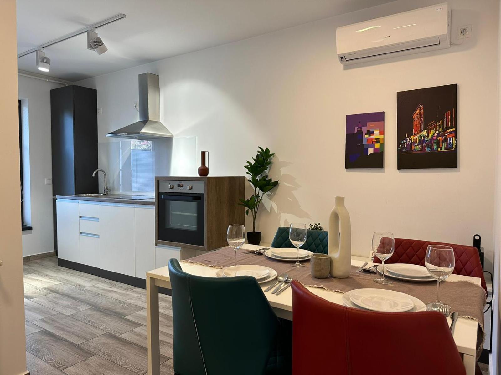 Luxury Glam Apartments & Studios Near Coresi Mall บราชอฟ ภายนอก รูปภาพ