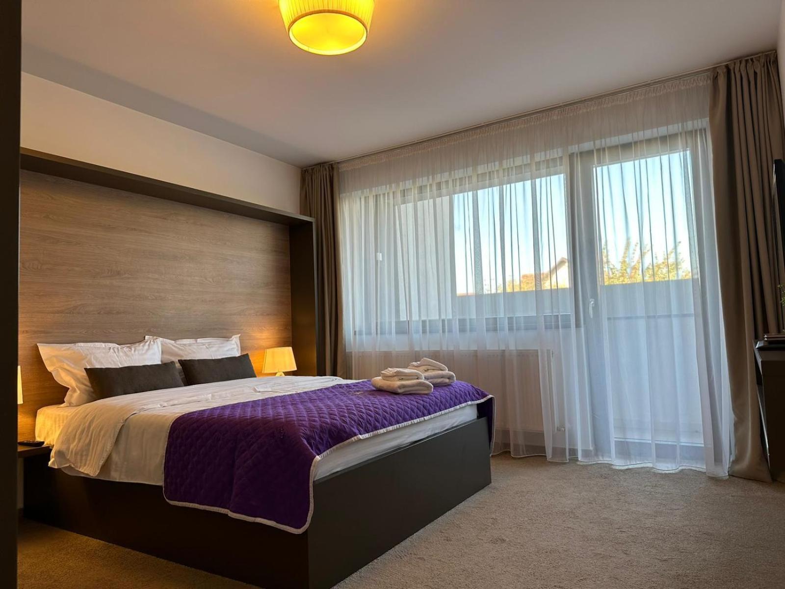 Luxury Glam Apartments & Studios Near Coresi Mall บราชอฟ ภายนอก รูปภาพ